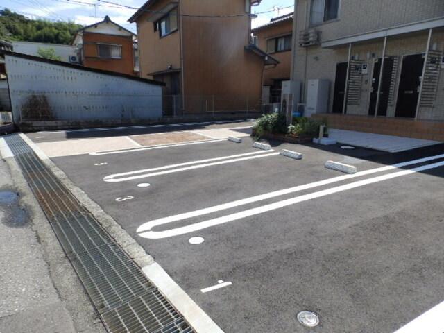 シャルムＡＺＯＮＯ（202） 駐車場