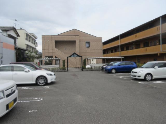 ピュアフェリシス 駐車場