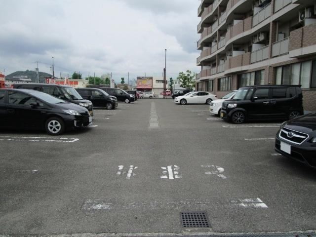 フィオーレ鏡川（402） 駐車場