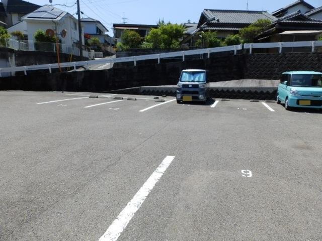 セジュール妙見　B棟（B201） 駐車場