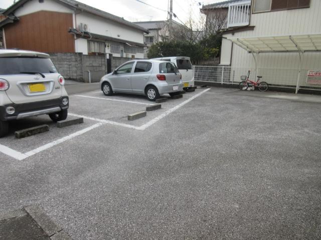 カーサ　石立（101） 駐車場