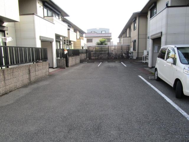 エピナール　B棟（202） 駐車場