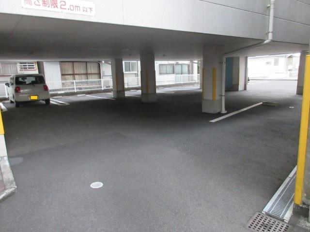 クレスト２０（203） 駐車場