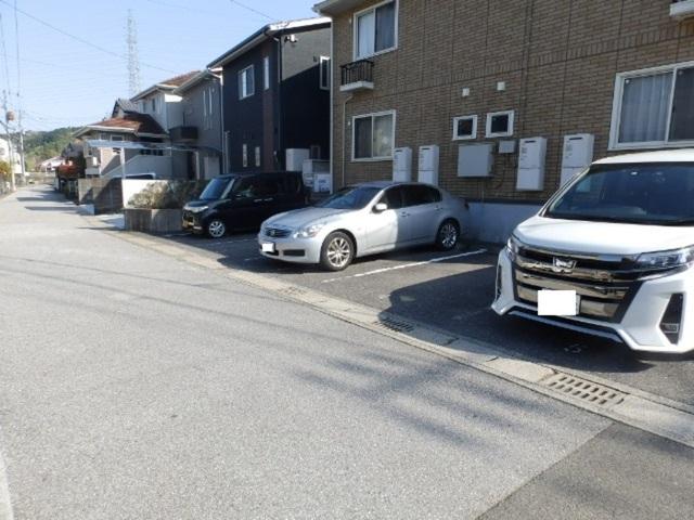 シャルマン（202） 駐車場