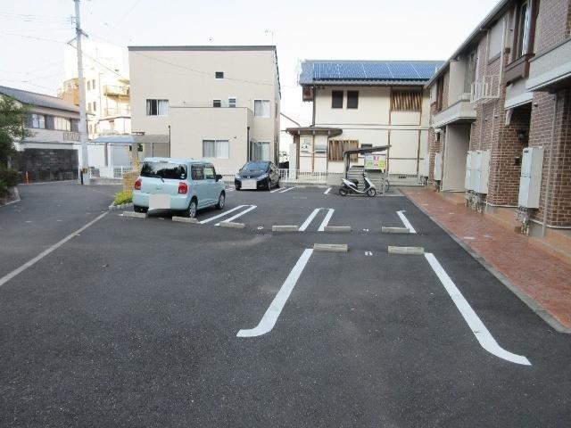 アルバータ（106） 駐車場