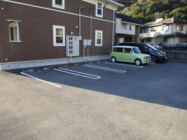 ジラソーレ（102） 駐車場