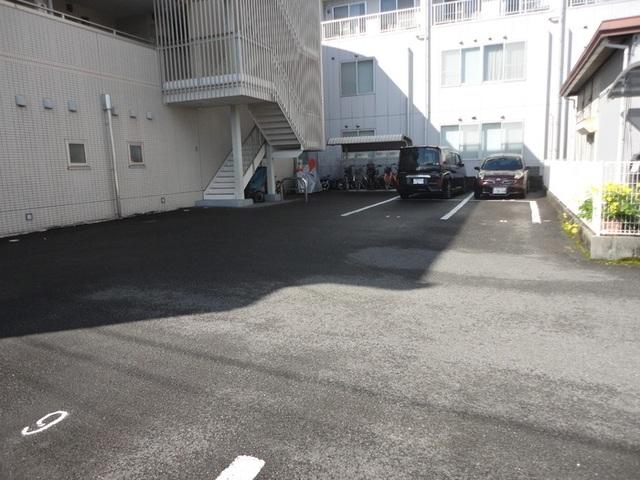 カトゥル　セゾン札場（302） 駐車場