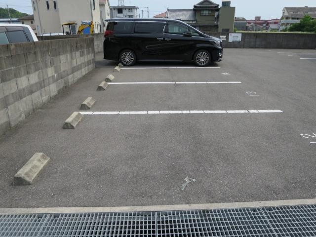 ピースフル　Ⅱ（102） 駐車場