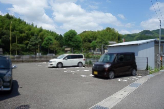 グランデアマール 駐車場