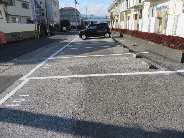 ハイツ友舞　南（102） 駐車場