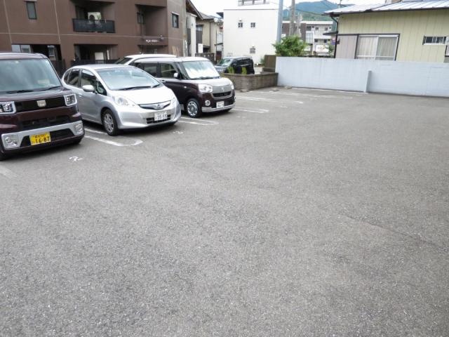 ハーズリッチ北高見（105） 駐車場