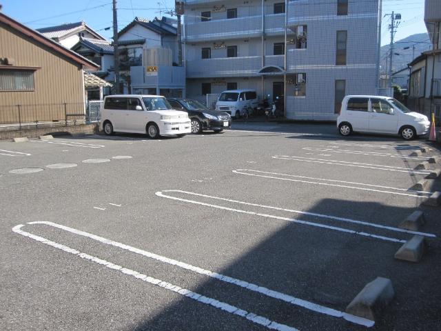 コリーナ･アルディア（202） 駐車場