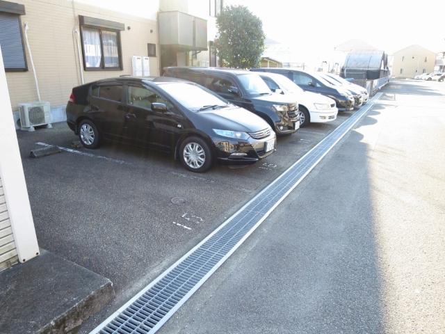 シャンポール　Ⅱ（105） 駐車場