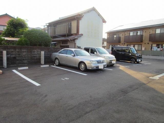 オーロ・ティエラ（201） 駐車場