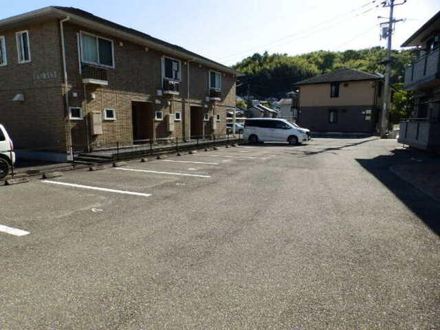 ドルフ東久万（103） 駐車場