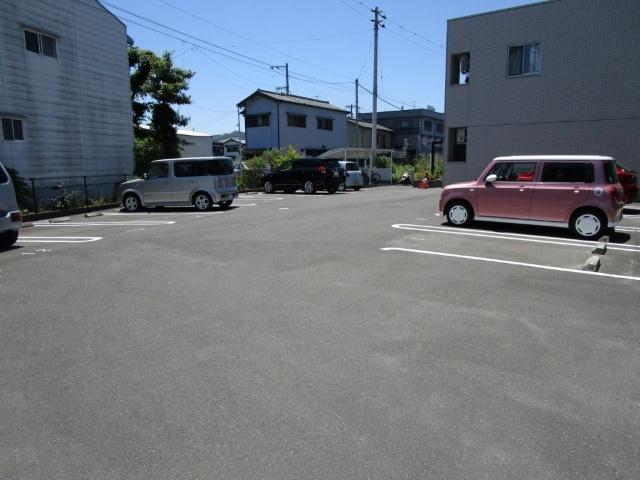 ロココ・モダン舞高 駐車場