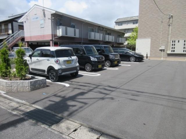 カーサ桜井町（203） 駐車場