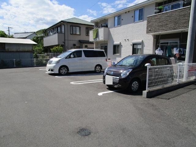メゾンブローテ　Ｃ（101） 駐車場
