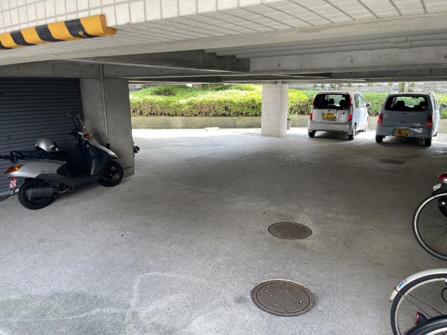 潮江ハイツ（402） 駐車場