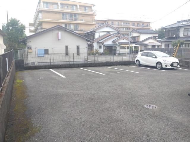 コーポシスル（202） 駐車場
