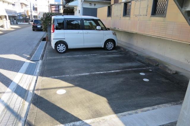 高知市介良アパート 駐車場
