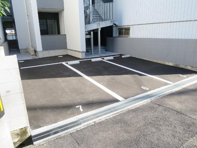 Proud秦南（302） 駐車場