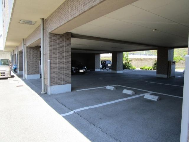 高そねマンション（706） 駐車場
