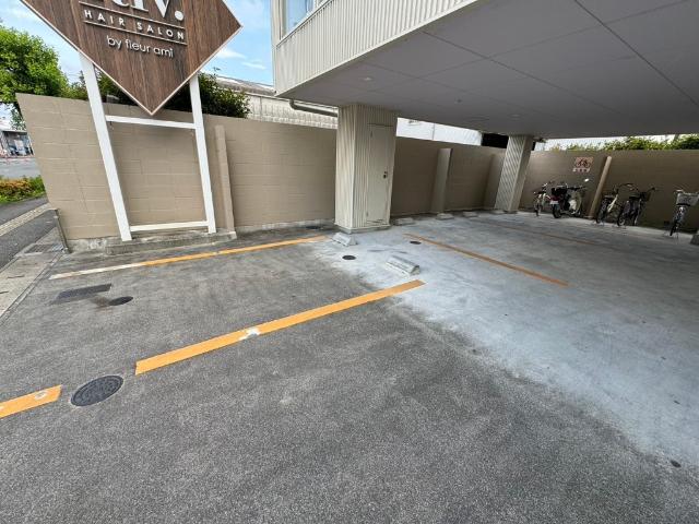 フルールアミーⅢ（302） 駐車場