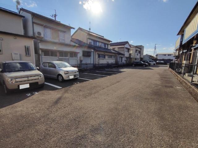 IVY COURT 駐車場（普通車区画） 外観