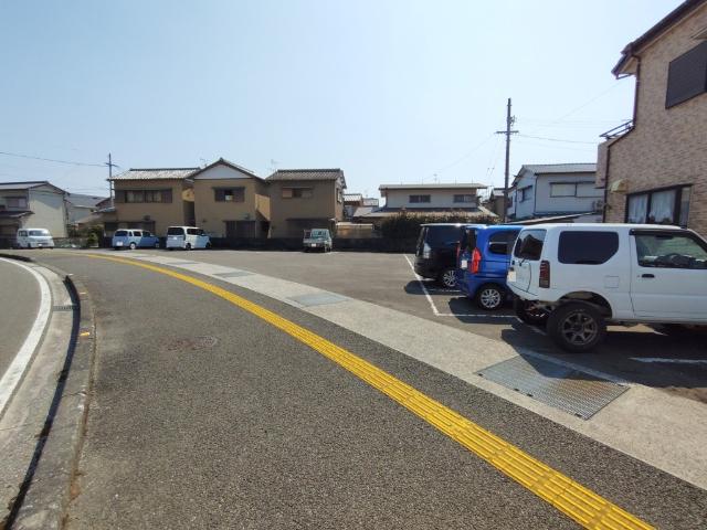 秦三パーキング（普通車区画） 駐車場