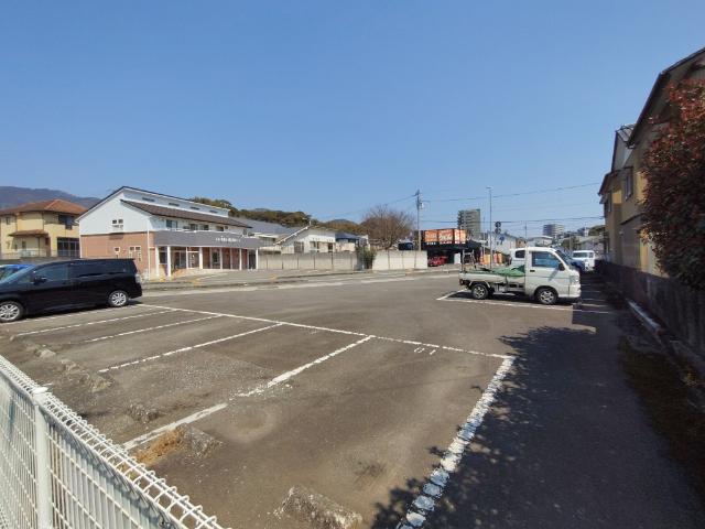 秦三パーキング（普通車区画） 駐車場