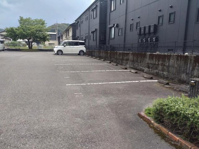 ハイツKURA　B棟（B303） 駐車場