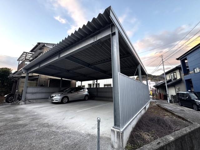 河渕駐車場（屋根付き普通車区画） 外観