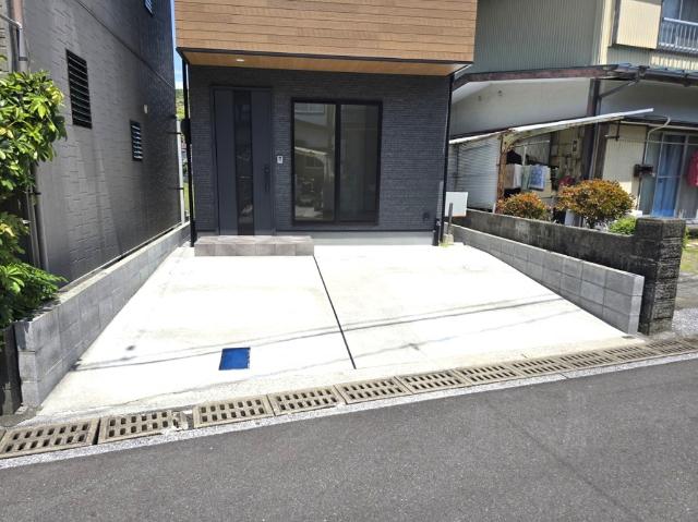 薊野西町2丁目4-37貸家（-） 駐車場