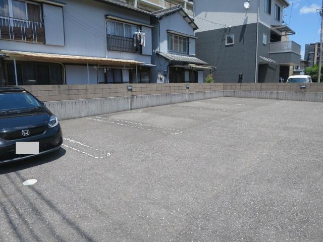 さんさんハウス（202） 駐車場
