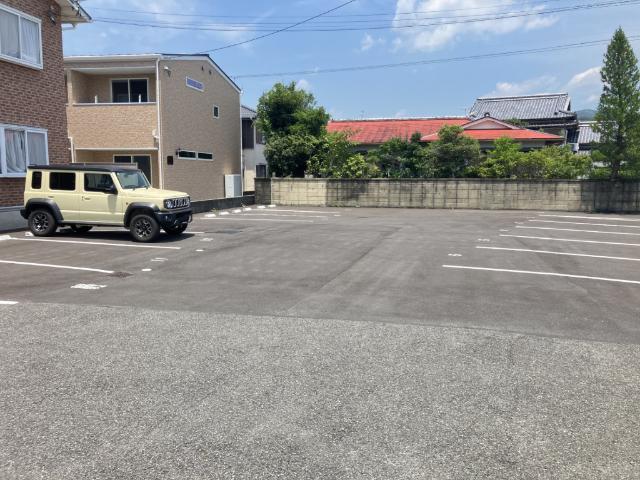 メゾン・ド・フルールⅡ（102） 駐車場