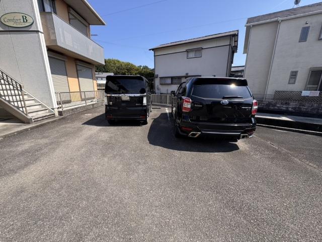 コンフォートB棟（102） 駐車場
