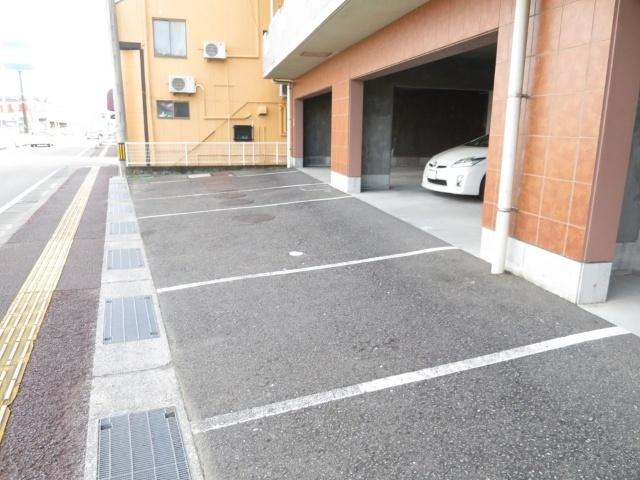 クリングレーハウス（407） 駐車場