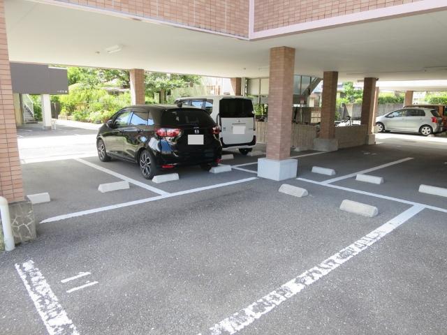ラフィネ西秦（305） 駐車場