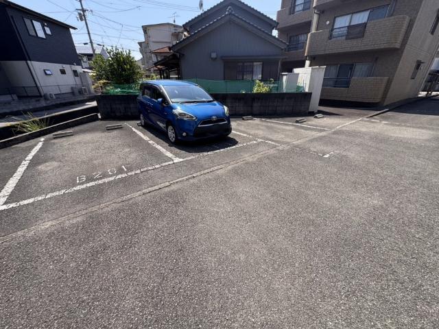 コンフォートB棟（102） 駐車場