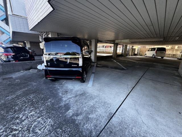 グランドコーポ高須（203） 駐車場