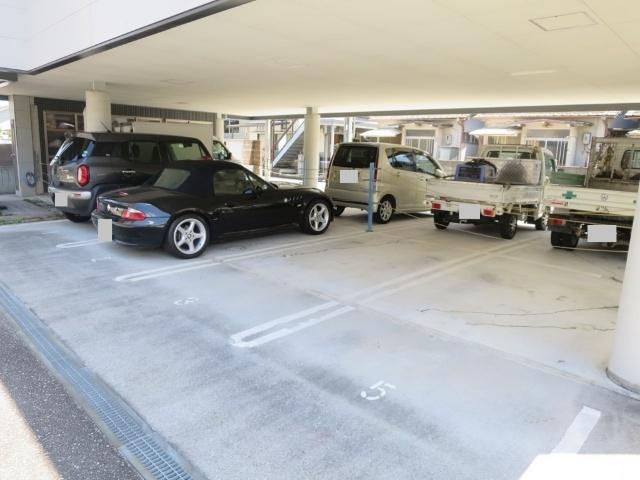 さんさんハウス（202） 駐車場