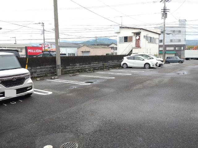 コルピーナ（105） 駐車場