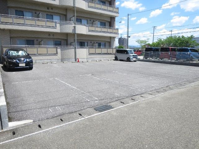 ルガーノⅠ（503） 駐車場