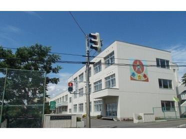 中の沢小学校：350m