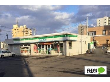 ファミリーマート札幌栄通店：295m