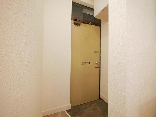 札幌市中央区南五条西アパート エントランス