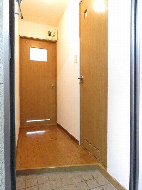クリエイト旭町A 玄関