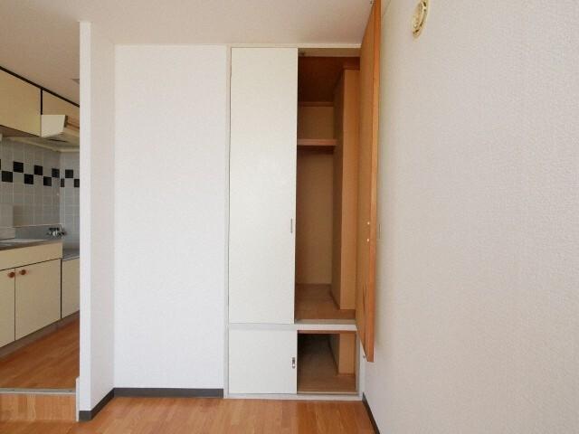 札幌市中央区南十七条西アパート 収納
