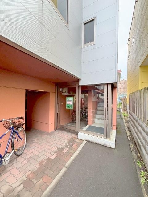 札幌市豊平区豊平四条マンション エントランス